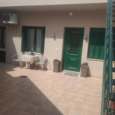 Creta In Center 1 בית נופש