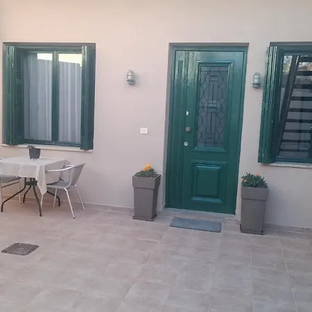 Creta In Center 1 *